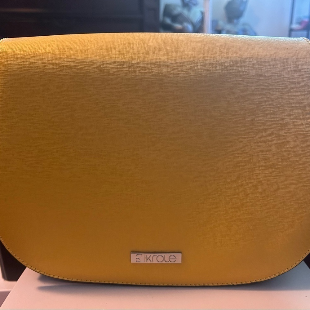 Krole Women yellow purse. New!